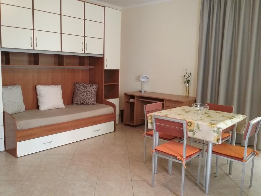 Sunny Apartment เลชเช ภายนอก รูปภาพ